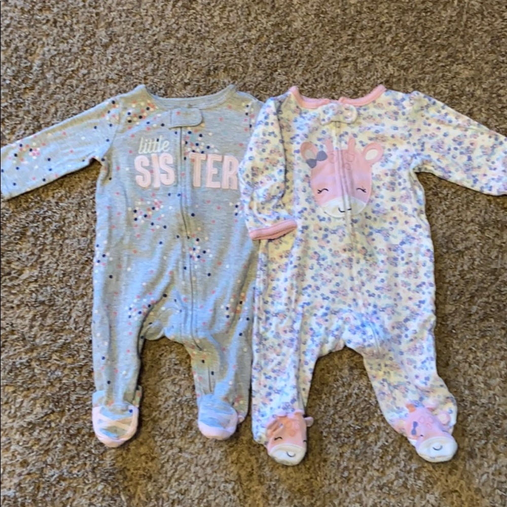 Baby girl footed pajamas (Carter’s 3M)